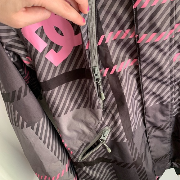 DC Ski / Snowboard / Snow Jacket - Size Small - Picture 2 of 10